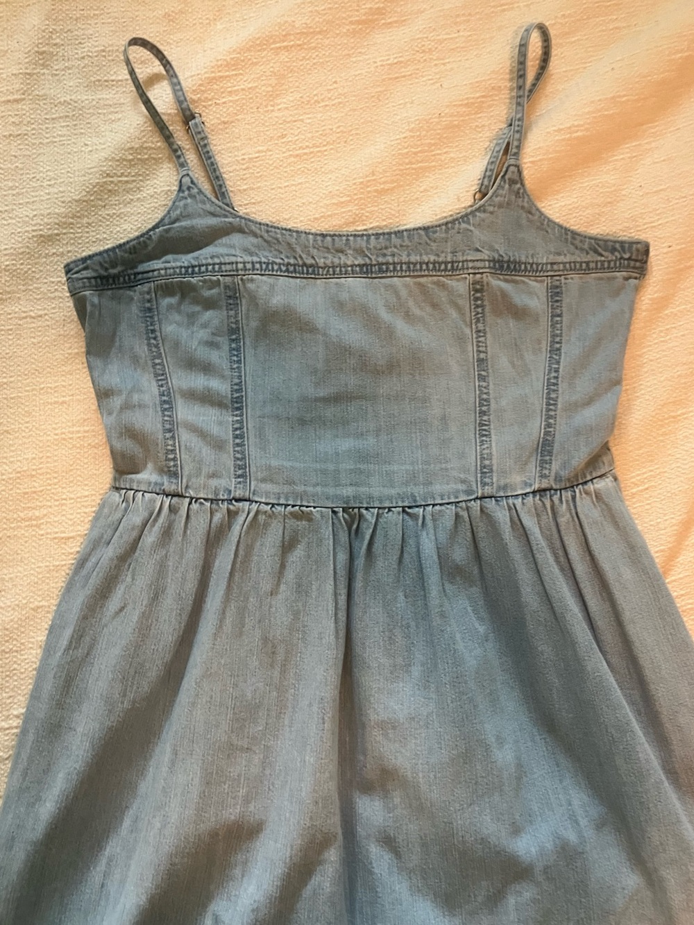 Levi's Alessie Bustier Denim Dress in light wash, size Medium - Picture 2 of 9